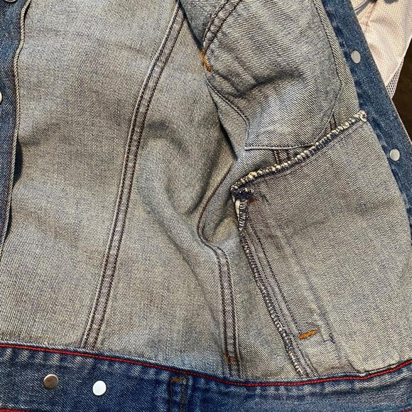 Levi's Classic Denim Jacket - Picture 4 of 7